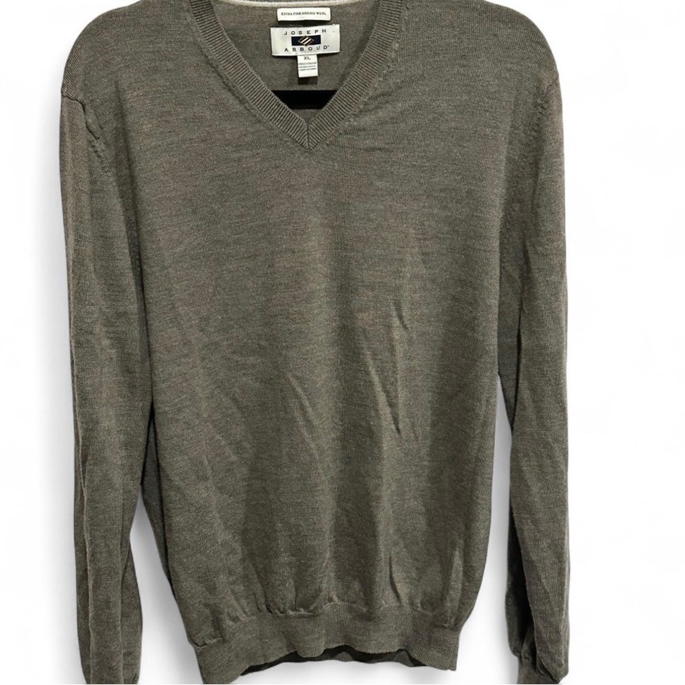 Joseph Abboud Merino Wool Men's V-Neck Sweater in Taupe
